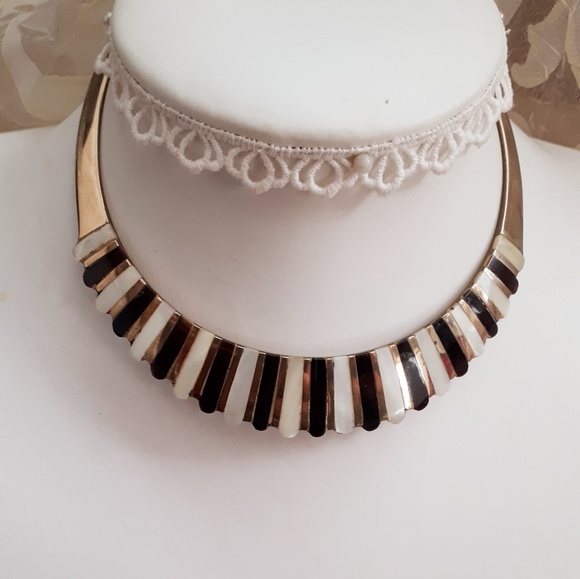 Vintage brass and mother of pearl choker necklace - Picture 2 of 8